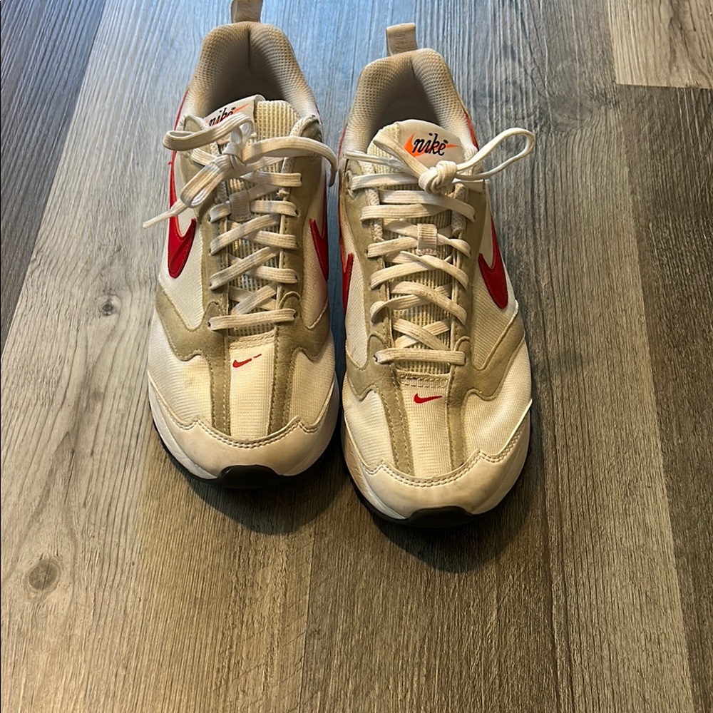 Nike White and Red Sneakers Versatile Athletic Design
